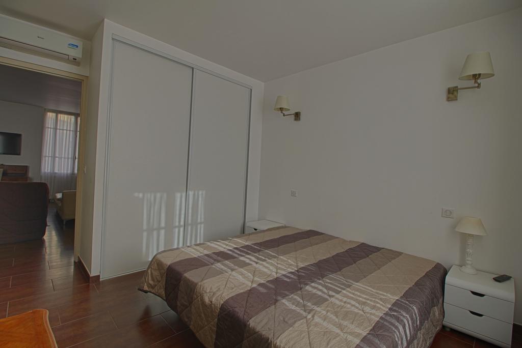 F3 Place Miot Apartment